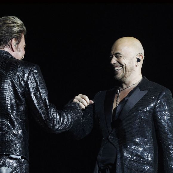 Pascal Obispo et Johnny Hallyday en concert au stade de France pour sa tournée 2012, troisième jour, le 17 juin © BORDE / CORLOUER / JACOVIDES / RINDOFF PETROFF / BESTIMAGE