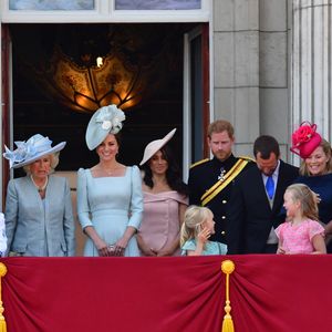 Il s'agirait là des toutes premières retrouvailles de Kate Middleton et de Meghan Markle depuis les funérailles de la reine Elizabeth II en septembre 2022

La princesse Eugenie d’York, la princesse Beatrice d’York, Camilla Parker Bowles, duchesse de Cornouailles, Catherine (Kate) Middleton, duchesse de Cambridge, le prince Harry, duc de Sussex, et Meghan Markle, duchesse de Sussex, Peter Phillips, Autumn Phillips, Savannah Phillips, Isla Phillips, le prince Edward, duc de Kent, Lady Helen Taylor et ses filles Eloise et Estella - Les membres de la famille royale britannique lors du rassemblement militaire "Trooping the Colour" (le "salut aux couleurs"), célébrant l'anniversaire officiel du souverain britannique. Cette parade a lieu à Horse Guards Parade, chaque année au cours du deuxième samedi du mois de juin. Londres, le 9 juin 2018. Action Press / Bestimage
