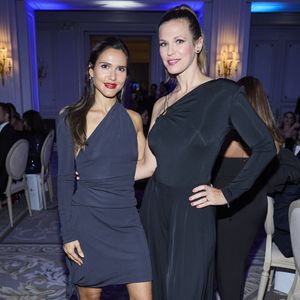 Exclusif - Lorie (Laure Pester) et Joyce Jonathan - 12ème édition de la soirée Global Gift Gala à l'hôtel Four Seasons George V à Paris le 5 octobre 2024.
Le 5 octobre 2024, le prestigieux hôtel Four Seasons George V a accueilli la 12ème édition du Global Gift Gala Paris, une soirée d'exception présidée par Maria Bravo et placée sous le patronage de l'actrice et philanthrope E.Longoria. Ce gala caritatif annuel, devenu un rendez-vous incontournable de la capitale, a réuni les plus grandes personnalités pour soutenir deux causes majeures : la Global Gift Foundation et l'association Women Safe & Children.

Sous les ors de l'un des plus beaux palaces parisiens, cette soirée d'élégance et de générosité a offert de nombreux temps forts, dont des performances musicales inédites.

Un moment d'émotion a été également marqué par la remise du Global Gift Humanitarian Award à l'humoriste F.Foresti, en reconnaissance de son engagement exemplaire et de ses actions en faveur des femmes et enfants victimes de violences familiales. Mme Mo.Bacardi a également reçu le “Global Gift Women Empowerment Award”.

Un dîner de haute gastronomie a été servi, entouré de personnalités de renom. La soirée a été animée par la journaliste He.Mannarino et le mannequin L.Bernal, et le dîner gastronomique a été signé par le chef triplement étoilé C.Le Squer, du célèbre restaurant Le Cinq.

De nombreuses personnalités issues du monde du cinéma, de la mode et du spectacle ont honoré cet événement prestigieux, témoignant de leur engagement pour des causes humanitaires qui leur tiennent à cœur.

La soirée a été placée sous le signe de l'élégance et du raffinement. Eva Longoria, marraine de la Global Gift Foundation, a été parée des créations d'exception de la maison APM Monaco, partenaire officiel de l'événement.

Le cocktail d'accueil a été rehaussé par le champagne de la maison Grégory Verlet, les vins de Pomerol du Château de Marianne de Pedro, ainsi que les spiritueux du Groupe Love Spirit, offrant une expérience gustative unique.

Cette 12ème édition du Global Gift Gala Paris a été un moment inoubliable de générosité et de partage, où l'art, la gastronomie et la solidarité se sont réunis pour faire briller l'espoir d'un monde meilleur.


© Cyril Moreau / Bestimage