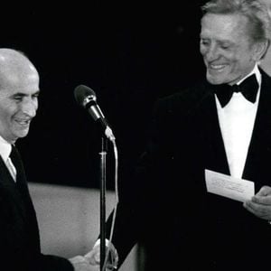 Louis de Funès félicite Kirk Douglas pour son César, le 4 février 1980.

© Keystone Press Agency/ZUMA Press Wire