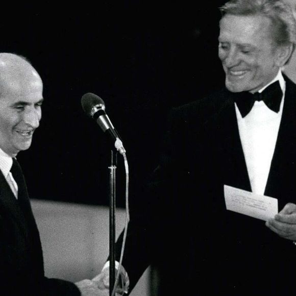 Louis de Funès félicite Kirk Douglas pour son César, le 4 février 1980.

© Keystone Press Agency/ZUMA Press Wire