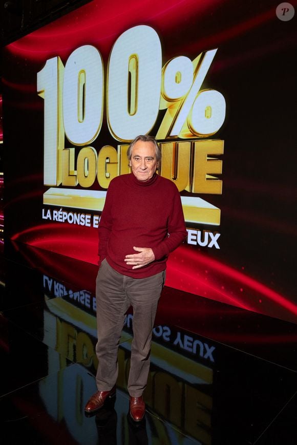 Exclusif - Philippe Lavil en backstage de l'enregistrement de l'émission "100% Logique", présentée par C.Féraud et diffusée le 7 mars 2026 sur France 2, à Saint Denis, France, le 26 novembre 2025. © Jeremy Melloul/Bestimage