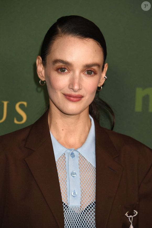 Mais visiblement, on n'a pas seulement parlé à Charlotte Le Bon de sa géniale prestation d'actrice, depuis qu'elle est à l'affiche de la série à succès créée par Mike White...

Charlotte Le Bon à la première de "The White Lotus" le 10 février 2025 à Los Angeles, Californie. Photo Press Service / BESTIMAGE