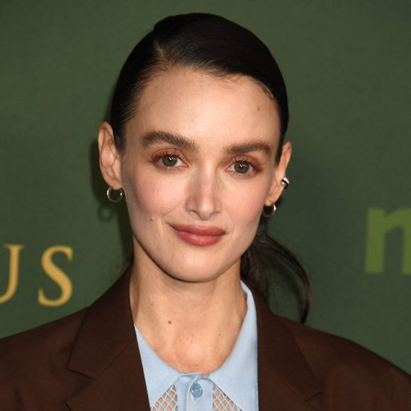 Mais visiblement, on n'a pas seulement parlé à Charlotte Le Bon de sa géniale prestation d'actrice, depuis qu'elle est à l'affiche de la série à succès créée par Mike White...

Charlotte Le Bon à la première de "The White Lotus" le 10 février 2025 à Los Angeles, Californie. Photo Press Service / BESTIMAGE