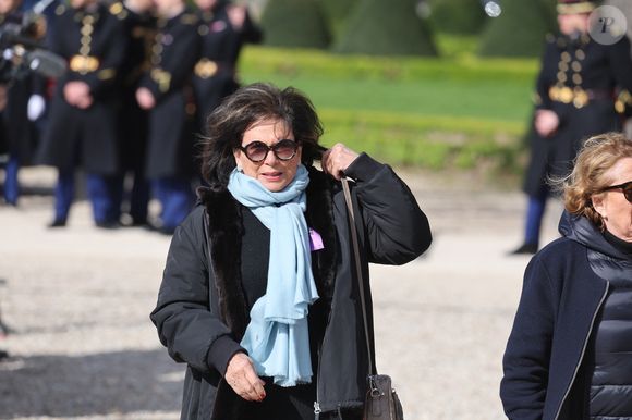 Sur place, elle a croisé Dominique Strauss-Kahn, son ex-mari, également venu rendre hommage à l’ancien Premier ministre. 

Anne Sinclair - Hommage national rendu à l'ancien Premier ministre français Lionel Jospin à l'Hôtel des Invalides à Paris le 26 mars 2026. Dominique Jacovides/Bestimage