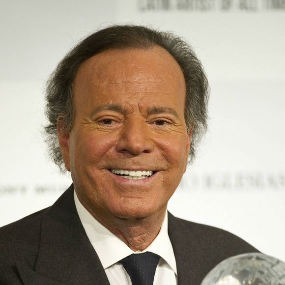 Julio Iglesias a été déclaré le plus grand artiste latino de tous les temps lors d'une cérémonie à Londres. © EXPRESS SYNDICATION / BESTIMAGE