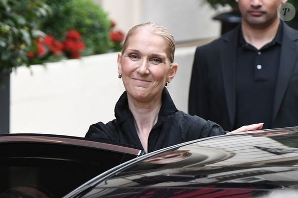 Céline Dion à la sortie de l'hôtel Royal Monceau à Paris avant l'ouverture des Jeux Olympiques (JO) de Paris 2024, à Paris, France, le 24 juillet 2024. (Agence/Bestimage).