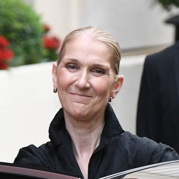 Céline Dion à la sortie de l'hôtel Royal Monceau à Paris avant l'ouverture des Jeux Olympiques (JO) de Paris 2024, à Paris, France, le 24 juillet 2024. (Agence/Bestimage).