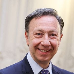 Les deux hommes étaient amis depuis près de quarante ans avant que leur relation ne se dégrade.

Stéphane Bern - Le roi Juan Carlos d'Espagne a reçu un prix littéraire spécial pour ses mémoires "Réconciliation", à l'occasion de la Journée du livre politique organisée à l'Assemblée nationale le 11 avril 2026.
© Dominique Jacovides / Bestimage