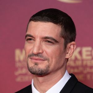 Pour l'occasion, l'acteur de 38 ans s'est affiché les cheveux courts, un retour à son look d'antan après s'être affiché les cheveux longs.

Niels Schneider assiste à la deuxième journée du 22ème Festival International du Film de Marrakech le 29 novembre 2025 à Paris, France. Photo by Nasser Berzane/ABACAPRESS.COM