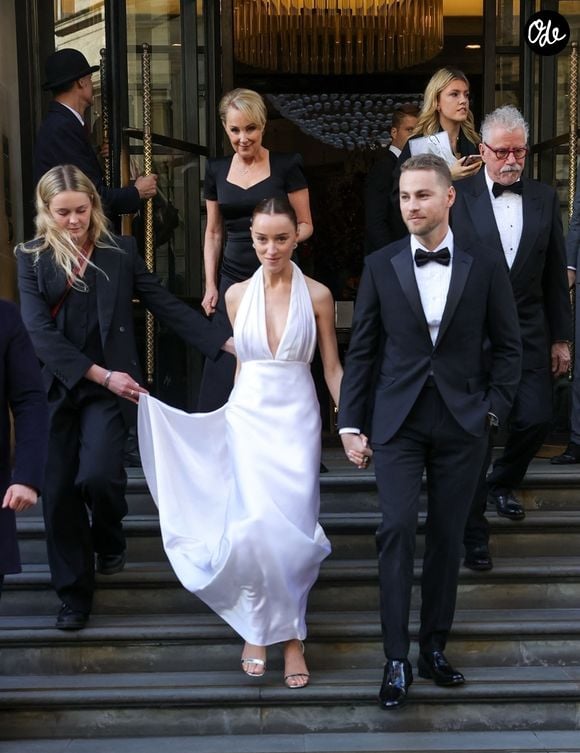 Phoebe Dynevor s'est unie à son fiancé, l'acteur américain Cameron Fuller.

Phoebe Dynevor et Cameron Fuller quittent leur hôtel de Londres pour se rendre aux BAFTA Awards.

© Bestimage
