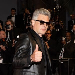 Benjamin Biolay à la montée des marches du film "Marcello Mio" lors du 77ème Festival International du Film de Cannes, le 21 mai 2024.

Photo : Jacovides-Moreau / Bestimage