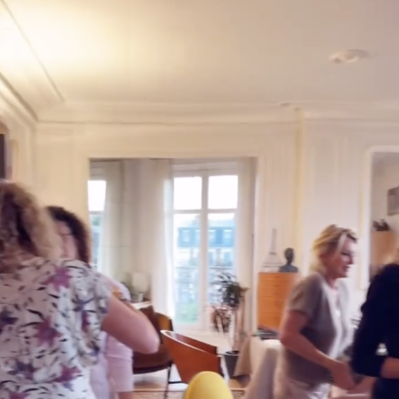 Retrouvailles entre les membres de "William à midi" chez William Leymergie et Sophie Davant à Paris.