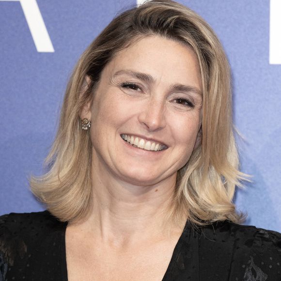 Julie Gayet assiste au photocall de la cérémonie de clôture du 26e Festival de la fiction de La Rochelle, le 15 septembre 2024 à La Rochelle, France. Photo by David NIVIERE/ABACAPRESS.COM
