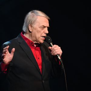 Alors qu'elle était née de sa romance avec l'actrice allemande Annette Dahl.


Salvatore Adamo sur la scène du festival des Francofolies 2021 à la Rochelle, le 12 juillet 2021