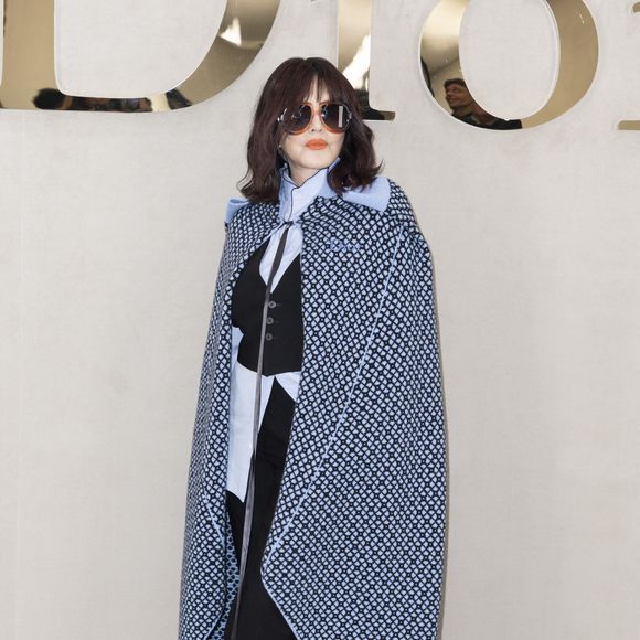 Isabelle Adjani au photocall au défilé Christian Dior Collection Femme Prêt-à-Porter Printemps/Eté 2026 lors de la Fashion Week de Paris (PFW), dans le Jardin des Tuileries, à Paris, France, le 1er octobre 2025. © Olivier Borde/Bestimage