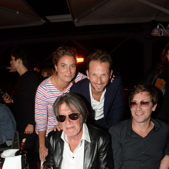 Laurent Milchior (gérant du groupe Etam) avec sa femme Stéphanie, Jacques Dutronc et son fils Thomas Dutronc - Soirée de la 9ème édition du "Etam Live Show" (Etam Lingerie) lors de la fashion week à Paris, le 27 septembre 2016. La marque Etam fête ses 100 ans en 2016. © Rachid Bellak/Bestimage