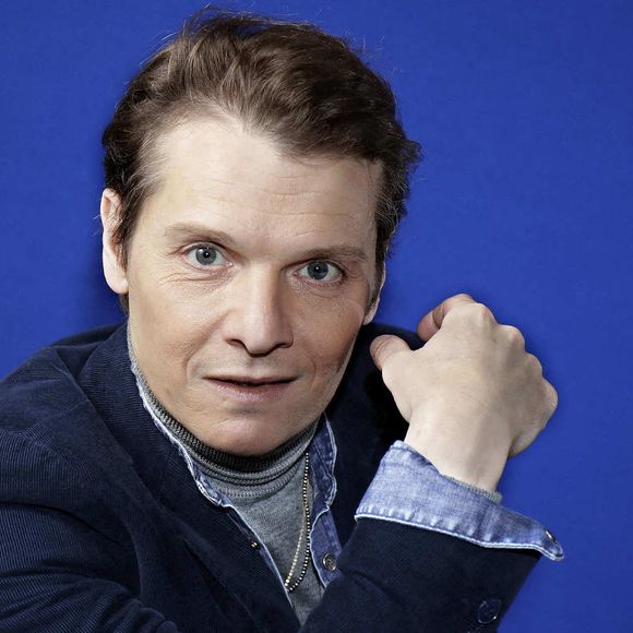 Ce dernier a plaqué sa vie en métropole pour se refaire une santé sur une île isolée. 

Le chanteur Benabar pose pour des photos le 29 janvier 2021 à Paris, France. Photo by Vim/ABACAPRESS.COM