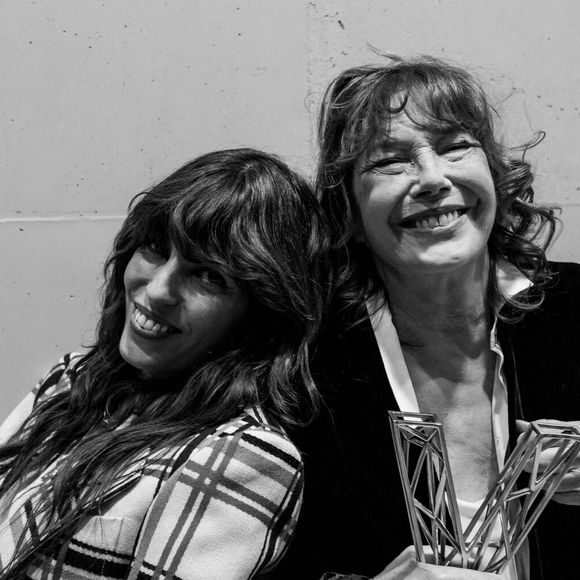 Ce mercredi 16 juillet, la chanteuse et comédienne de 43 ans a partagé une série de stories sur Instagram pour honorer la mémoire de celle qui a profondément marqué sa vie.

Exclusif - Lou Doillon et sa mère Jane Birkin - Backstage de la 36ème édition des Victoires de la Musique à la Seine Musicale à Boulogne-Billancourt, France, le 12 février 2021. © Cyril Moreau/Bestimage