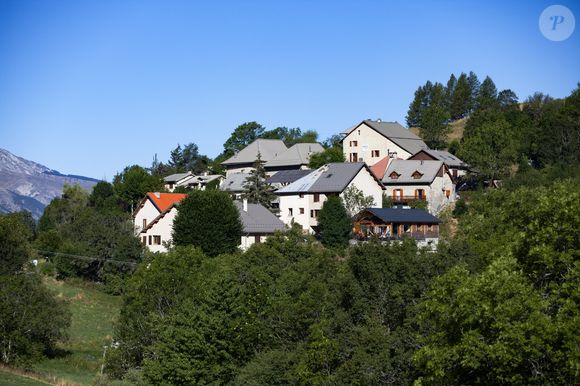 Dans le village de Haut-Vernet, la maison des grands-parents d'Emile est la maison en pierre la plus à droite avec un balcon en bois, en France, le 8 août 2023. Photo par Thibaut Durand/ABACAPRESS.COM