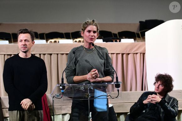 Martin Solveig, Alice Taglioni et Vincent Lacoste lors de la 165e vente aux enchères des Hospices de Beaune, le 16 novembre 2025. © Romain Doucelin / Bestimage