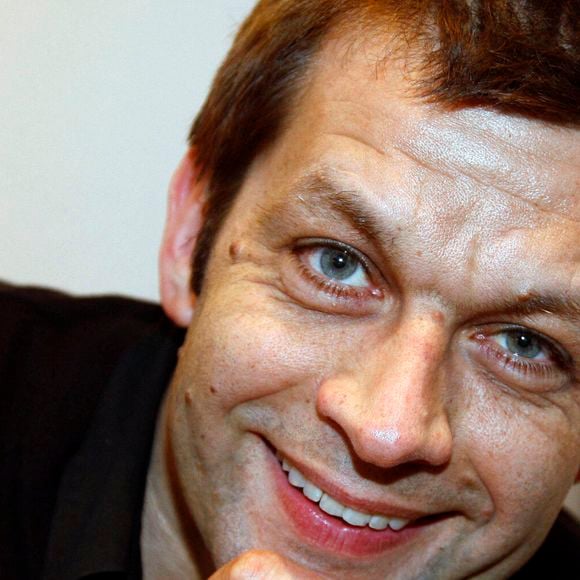Laurent Mariotte pose lors d'une séance de portrait à Paris, France, mars 2011. Photo par VIM/ABACAPRESS.COM