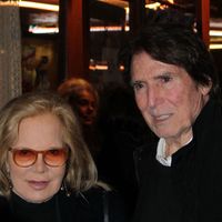 Sylvie Vartan et son mari Tony Scotti de sortie : venus applaudir David Hallyday, ils assistent à un grand moment