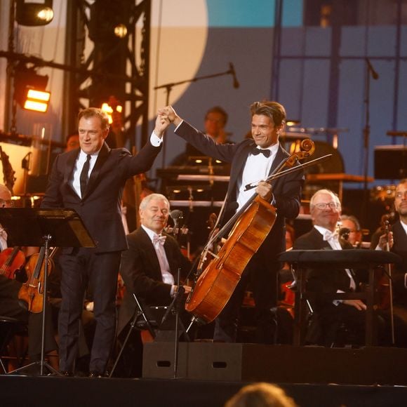 Renaud Capuçon, Gautier Capuçon - "Concert de Paris" sur le parvis de l'hôtel de ville de Paris retransmis en direct sur France 2 et sur France Inter, Paris le 14 juillet 2024. © Christophe Clovis - Pierre Perusseau / Bestimage