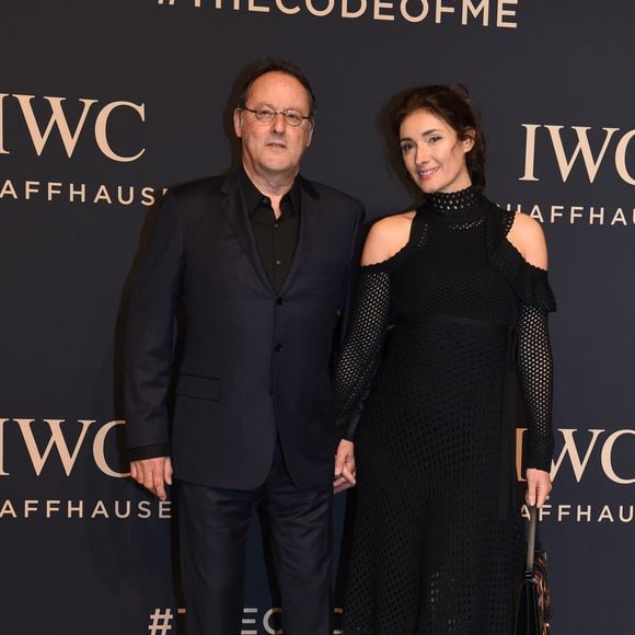 : "Ma femme a fait une voix sur l'un des disques de Jay-Z elle le connait depuis l'adolescence" 

Jean Reno et sa femme Zofia Borucka au lancement de la collection Da Vinci du fabricant de montres de luxe suisse IWC Schaffhausen au salon international de la haute horlogerie (SIHH) à Genève, Suisse, le 17 janvier 2017. © Raphaël Dufour/bestimage