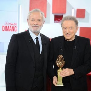 Exclusif - Francis Huster et Michel Drucker lors de l'enregistrement de l'émission "Vivement dimanche" au studio Rive Gauche, présentée par M. Drucker avec une diffusion sur France 3 le 25 janvier 2026. © Guillaume Gaffiot/Bestimage