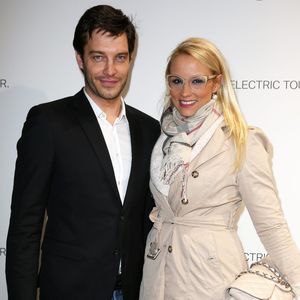 Elodie Gossuin et son mari Bertrand Lacherie au BMW i Tour à Paris, le 3 avril 2013. 

Jacovides-Pix4U / Bestimage