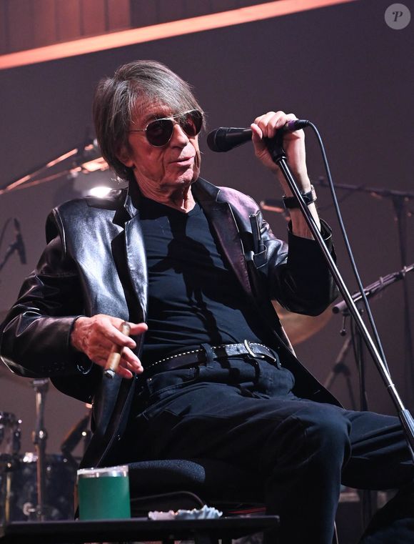 Jacques Dutronc n'a pas contribué au dernier projet musical d'Eddy Mitchell.

Jacques Dutronc et Thomas Dutronc en showcase de leur tournée "Dutronc & Dutronc" au Centre Evénementiel de Courbevoie le 11 avril 2022. © Coadic Guirec/Bestimage