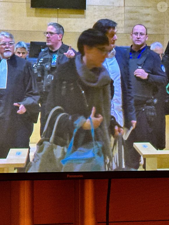 Ce qui lui permet d'être placé à l’isolement afin d'éviter tout contact avec d’autres prisonniers. 

Pierre Palmade sort de la salle d'audience du tribunal de Melun avec sa soeur Hélène à l'issue de sa condamnation à cinq de prison dont deux ferme le 20 novembre 2024.