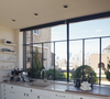 Ses terrasses offrent une vue spectaculaire sur Manhattan.

Julianne Moore a ouvert les portes de son appartement à New-York. Capture d'écran Youtube