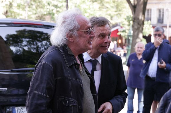 Sa femme Laure Bernardini a indiqué qu'il allait "très bien" et qu'il avait simplement eu une crise d'asthme allergique
Didier Barbelivien assiste aux obsèques de Philippe Labro à l'église Saint Germain des Prés à Paris, France, le 13 juin 2025. Philippe Labro, journaliste, auteur, réalisateur et compositeur prolifique, est décédé à l'âge de 88 ans des suites d'un cancer le 4 juin. Photo by Nasser Berzane/ABACAPRESS.COM