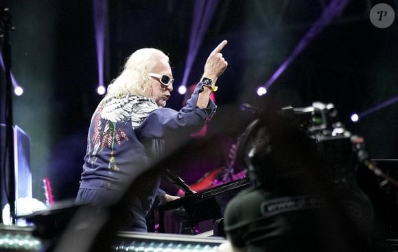 “Depuis la mort de mon Gris du Gabon laissé sans eau ni nourriture par mon assistant en 2022, qui n’est évidemment plus mon assistant…”, indique-t-il

Michel Polnareff en concert lors du festival du Printemps de Pérouge au Château de Saint-Exupéry à Saint-Maurice de Rémens. Le 28 juin 2023
© Sandrine Thesillat / Panoramic / Bestimage