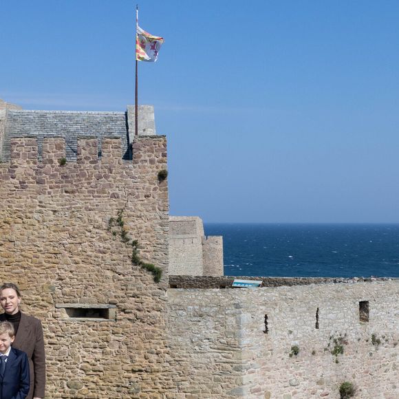 Le prince Albert II de Monaco, La princesse Charlène de Monaco, La princesse Gabriella de Monaco, comtesse de Carladès, Le prince Jacques de Monaco, marquis des Baux lors d'une visite au Fort la Latte, Château de La Roche Goyon à Plévenon le 9 avril 2025. Le donjon fut érigé vers 1350 par Etienne III de Goyon, seigneur de Matignon

© Olivier Huitel / Pool / Bestimage