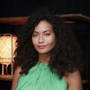 Vaimalama Chaves pose pour En Privé avec, à l'occasion de la promotion de son livre O Vai (éd. First)