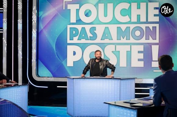 Après avoir quitté l’émission en 2018, il avait ensuite rejoint France 3 pour présenter "Samedi d’en rire".

Cyril Hanouna sur le plateau de la dernière émission "TPMP" à Paris le 26 mars 2025.

© Jack Tribeca / Bestimage