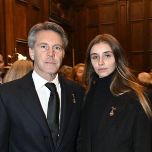 Vittoria de Savoie n’a pas connu une enfance comme toutes les autres. Entre son titre de princesse et l'exposition médiatique de ses parents, son quotidien a longtemps rimé avec exception.

Emmanuel-Philibert de Savoie et sa fille Vittoria de Savoie, princesse de Carignan et marquise d'Ivrée, lors de la messe votive du Prince Vittorio Emanuele à la Basilique de Superga à Turin en Italie. 

©Max Montingelli/SGP/Bestimage