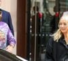 La raison ? Angélique trouverait son compagnon beaucoup trop impliqué dans la carrière de sa mère, ne lui laissant que très peu de place…
René-Charles Angélil, porte un t-shirt Outkast, et sa compagne Angelique Weckenmann à la sortie de l'hôtel Royal Monceau avant l'ouverture des Jeux Olympiques (JO) Paris 2024 à à Paris, France, le 24 juillet 2024. © Backgrid USA / Bestimage