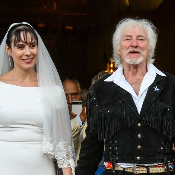 Pour le grand jour, le chanteur portait un look particulier

Semi-exclusif - Murielle Mégevand et Hugues Aufray sur le parvis de l'église - Mariage d'Hugues Aufray et de Murielle Mégevand à l’église Saint-Vigor de Marly-Le Roy, France. Agence / Bestimage