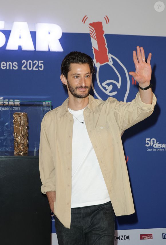 Pierre Niney - Le "César des Lycéens 2025" a été remis, au sein du Grand Amphithéâtre de la Sorbonne, au film "Le Comte de Monte-Cristo" réalisé par M. Delaporte et A. de La Patellière, produit par D. Rassam et J. Seydoux, Paris le 26 mars 2025.
© Coadic Guirec/Bestimage