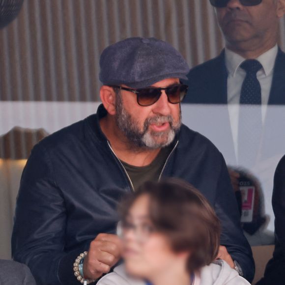 Kad Merad en tribunes lors de la finale messieurs des Internationaux de France de Tennis de Roland Garros 2025 (jour 15), à Paris, France, le 8 juin 2025. © Cyril Moreau/Bestimage
