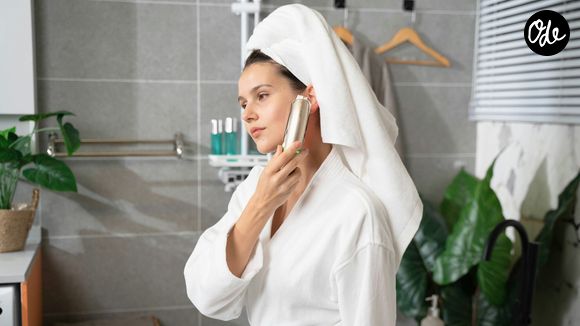 Pour lutter contre ce relâchement, la crème lifting de Dr. Pierre Ricaud offre une action regalbante et anti-taches très accessible.

La rédaction d'Ode propose 5 produits pour raffermir efficacement le cou et le décolleté.