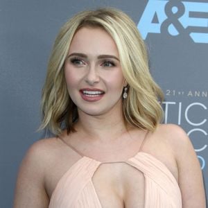Los Angeles - L'actrice Hayden Panettiere est tragiquement décédée à l'âge de 36 ans. La vedette, surtout connue pour ses rôles marquants dans les séries télévisées à succès Heroes et Nashville s'est éteinte le dimanche 16 août 2026.
Crédit : Backgrid USA / Bestimage