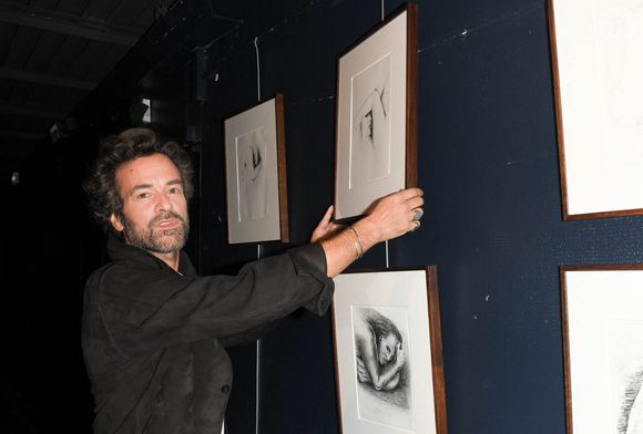 Romain Duris lors de l'inauguration de l'exposition "Feroce" de Romain Duris à l'espace Franquin lors du festival du film francophone de Angoulême le 24 août 2021.

© Coadic Guirec / Bestimage