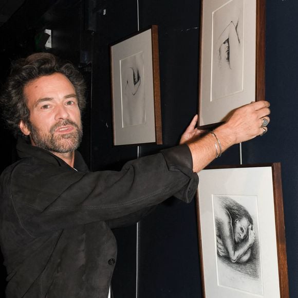 Romain Duris lors de l'inauguration de l'exposition "Feroce" de Romain Duris à l'espace Franquin lors du festival du film francophone de Angoulême le 24 août 2021.

© Coadic Guirec / Bestimage