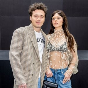 Brooklyn Beckham et sa femme Nicola Peltz - Photocall du défilé Valentino Collection Femme Prêt-à-porter Printemps/Eté 2023 lors de la Fashion Week de Paris (PFW), France, le 2 octobre 2022.
OLIVIER BORDE / BESTIMAGE