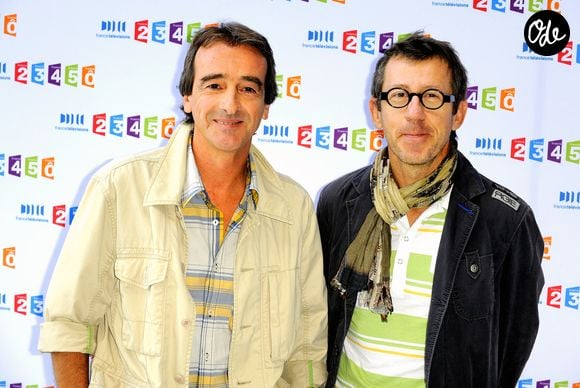 Entre 1993 et 2014, Jamy Gourmaud et Frédéric Courant ont fait découvrir les affres de la science à plusieurs générations de téléspectateurs avec "C’est pas sorcier".

Archives - Fred Courant et Jamy Gourmaud - Conférence de Presse de rentrée 2010 sur France Télévision © JLPPA / Bestimage